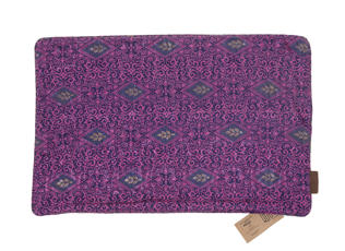 Silke pudebetræk 60x40 cm i lilla og magenta med tæt orientalsk diamantmønster og fine detaljer der passer som boho sari pude