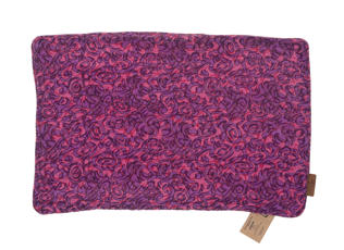 Unikt sari pudebetræk i silke 60x40 cm med dyb lilla bordeaux farve og mørkt suzani-lignende svulmende mønster i orientalsk boho stil