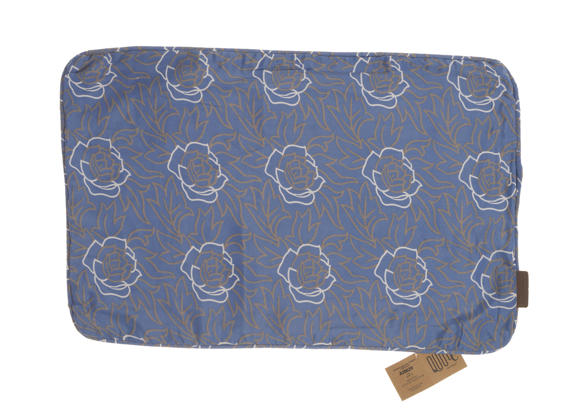 Seidenkissenbezug 60x40 in Blau und Dunkelblau mit detailliertem Rosenmuster im Konturdruck für ein orientalisches Boho-Kissen im Vintage-Stil