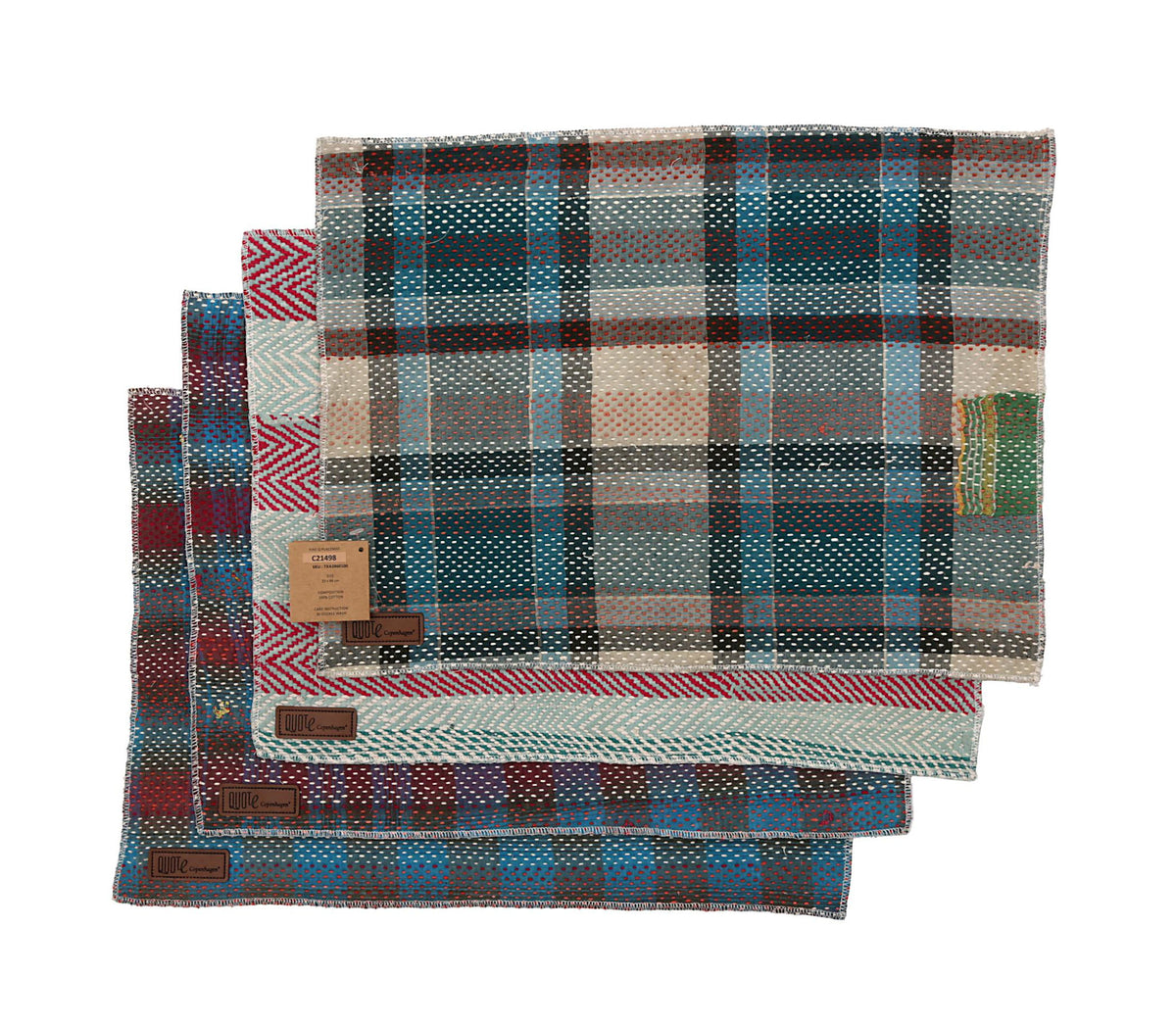Set of 4 placemats 33x44 cm in patchwork design with blue, grey and red shades, check and dot patterns and border with contrasting colours