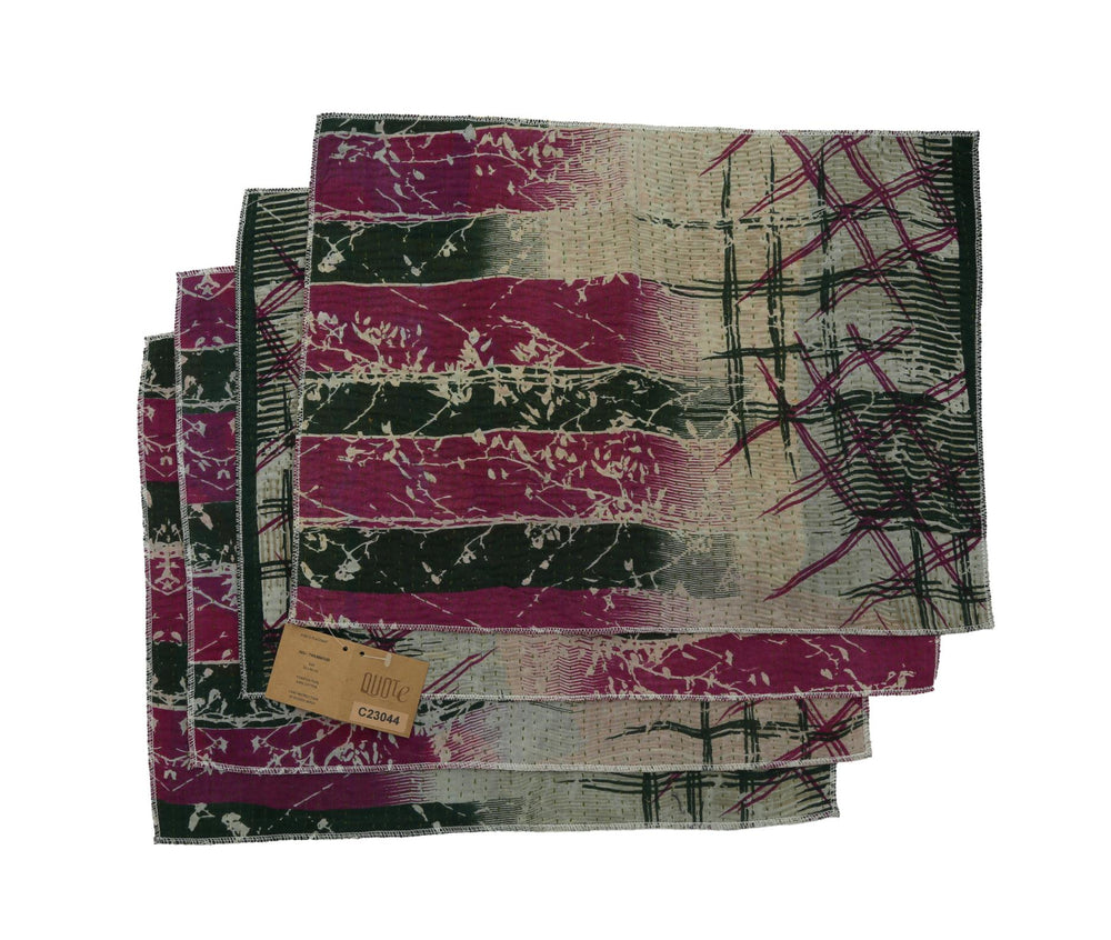 Sæt af 4 dækservietter 33x44 cm med abstrakt stribet patchwork i bordeaux, mørkegrøn og beige-grå, dekorative sømkanter og mønsterprint