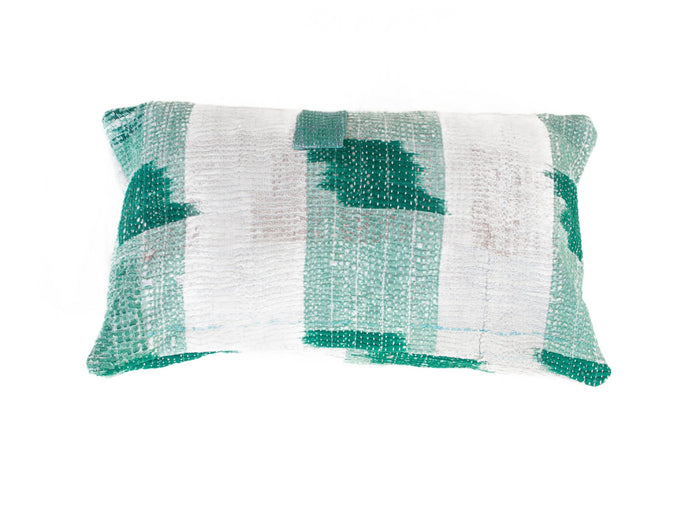 Sari pudebetræk 30x50 med unik farverig boheme/boho mønster i lilla, pastelhvid, grøn og okker, saripude i vintage indisk stil.