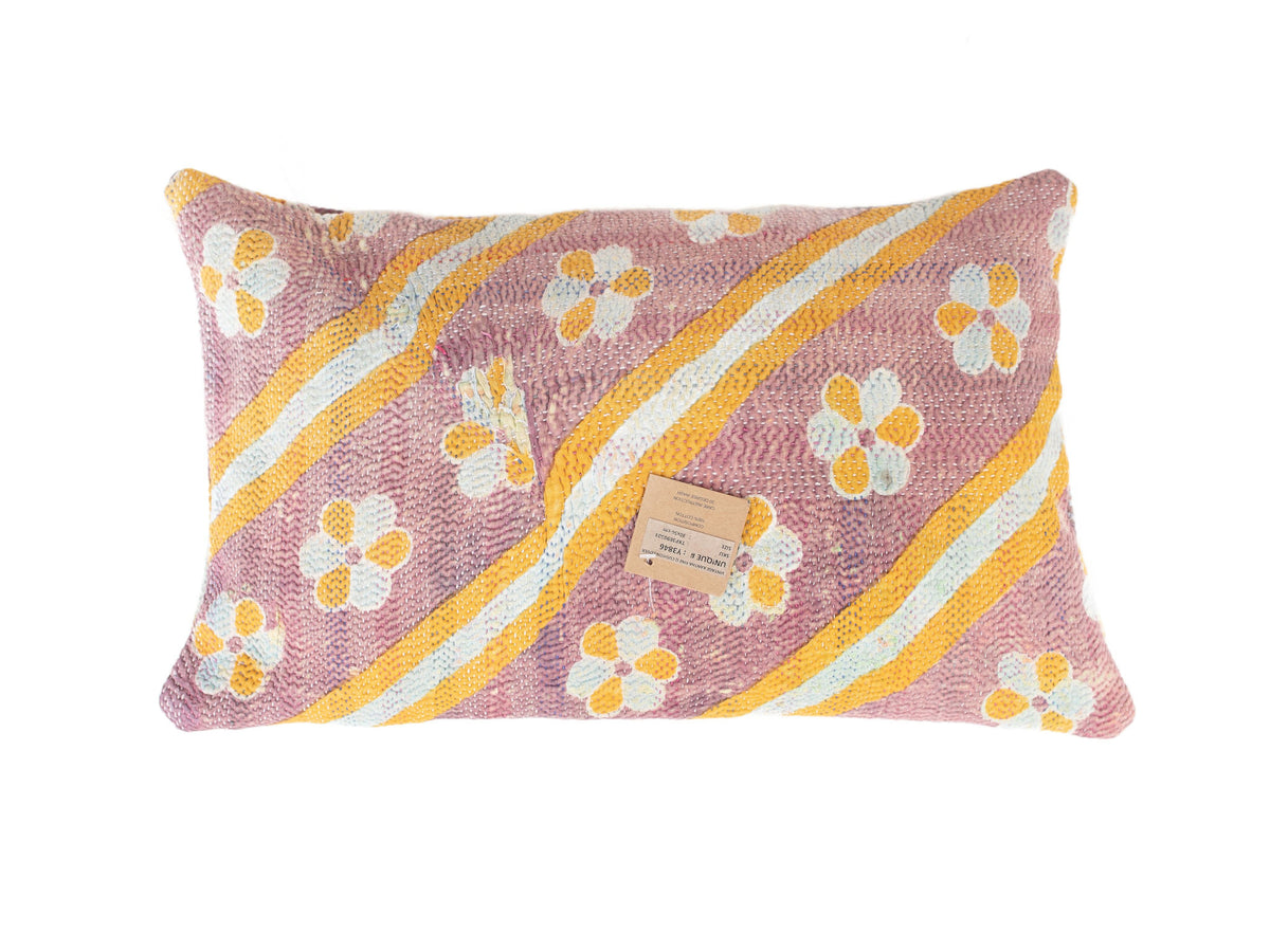 Sari-Kissenbezug 30x50 cm in Lila- und Ockertönen, mit Boho-Blumenmuster und Streifen in Weiß und Hellblau – einzigartiger indischer Kissenbezug im orientalischen Vintage-Look
