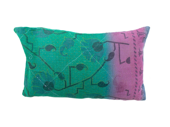 Sari pudebetræk 30x50 i lilla/pastelrosa med farverige blomster, orientalske mønstre og boho striber i sennepsgul og lys blå – unika indisk pudebetræk (saripude)