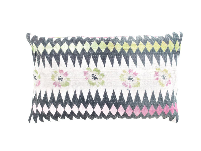 Unikt indisk sari pudebetræk 30x50 med farverigt boho boheme mønster i grønne og lilla/pink nuancer – saripude, vintage/ upcycled indisk pudebetræk