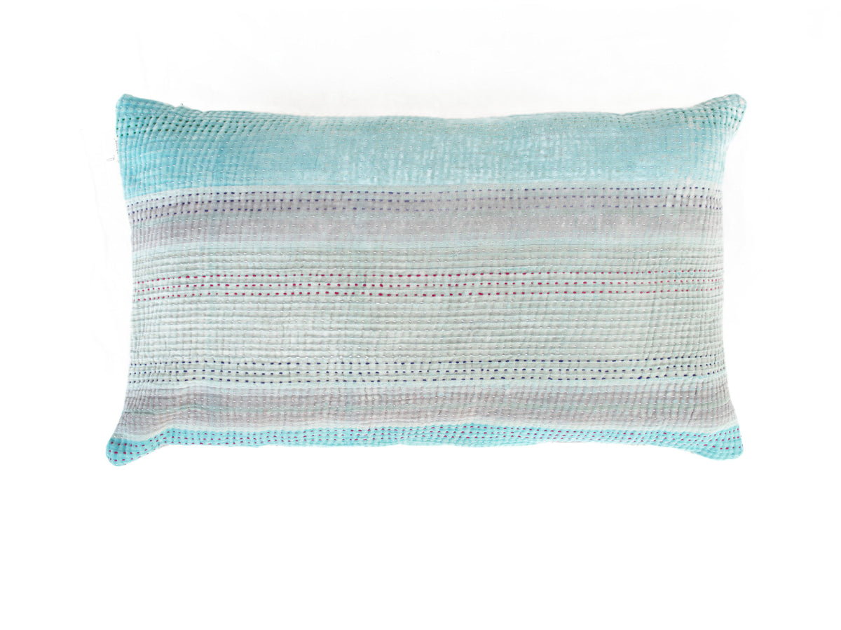 Unikt sari pudebetræk i bordeaux/violet med små hvide prikker og guldfarvede diamantmønstre, indisk boho/boheme orientalsk pude 30x50 cm