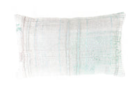 Sari pudebetræk 30x50 med hvid bund og lyseblå mønster, farverige boho/boheme indiske saripuder med broderede striber