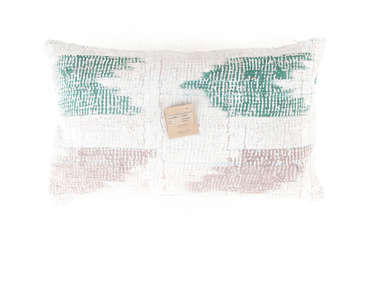 Sari pudebetræk 30x50 cm i hvid og lyseblå/turkis med let grønne nuancer og vintage, boho mønsterstruktur – unika indisk pudebetræk til saripuder og saripude-look