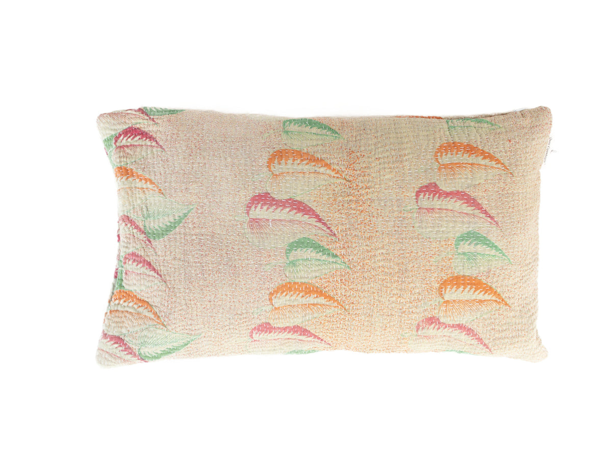 Unikt sari pudebetræk 30x50 med farverige grønne, støvede røde og creme mønstre, boheme orientalske indiske pudebetræk i upcycled vintage stil