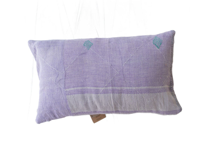 Sari pudebetræk 30x50 cm i creme med farverige blomster- og bladmønstre i rød/pink, grøn og blå (indiske, orientalske boho saripuder)