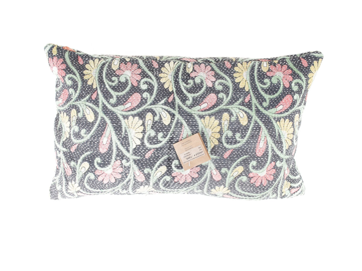 Sari pudebetræk 30x50 med vintage orientalsk boho mønster i mørk blå/sort, flerfarvede blomster og slyngende paisley i rosa, grøn, gul og creme