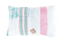 Sari pudebetræk 60x40 i farverig vintage boho stil med pink, grøn og lilla blomster-/bladmønster og indiske etniske detaljer som unika saripude til sofa og seng.