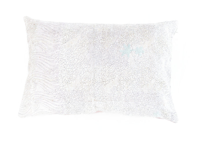 Sari pudebetræk 60x40 med unik vintage boheme mønster i creme, sand og lyseblå toner – farverigt indisk pudebetræk til saripude og saripuder