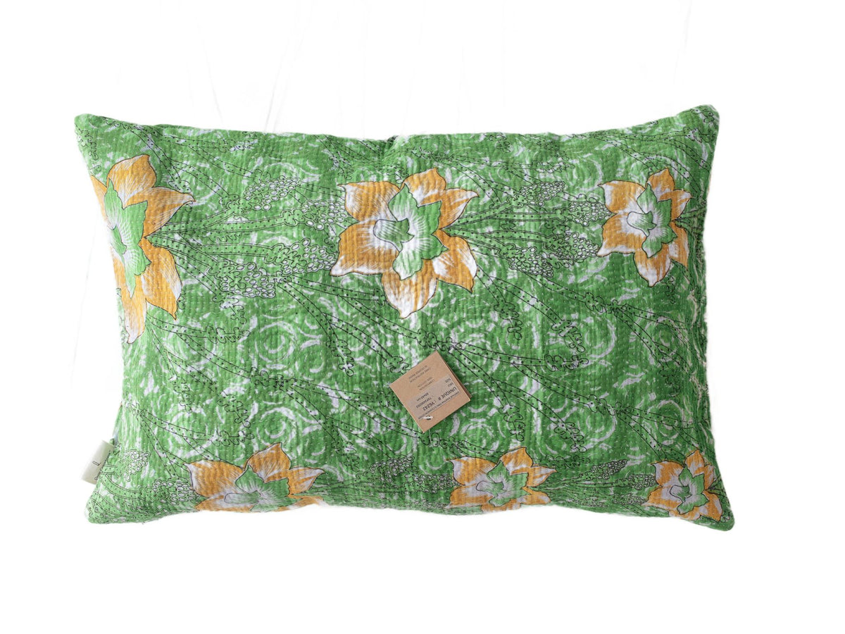 Einzigartiger indischer Sari-Kissenbezug (60 x 40 cm) in Weiß und Rot mit farbenfrohen Blumen- und Patchworkmustern, Vintage-Boho-Sari-Kissen für orientalische und ethnische Wohnaccessoires