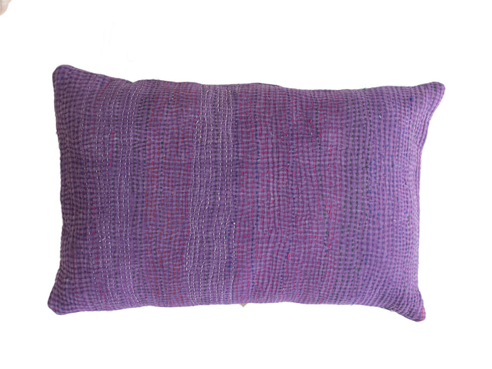 Sari pudebetræk 60x40 med mørkeblå og gammelrosa farver, dekorative orientalske tern og blommemønstre samt etniske detaljer – unika indisk pudebetræk i boho/vintage stil