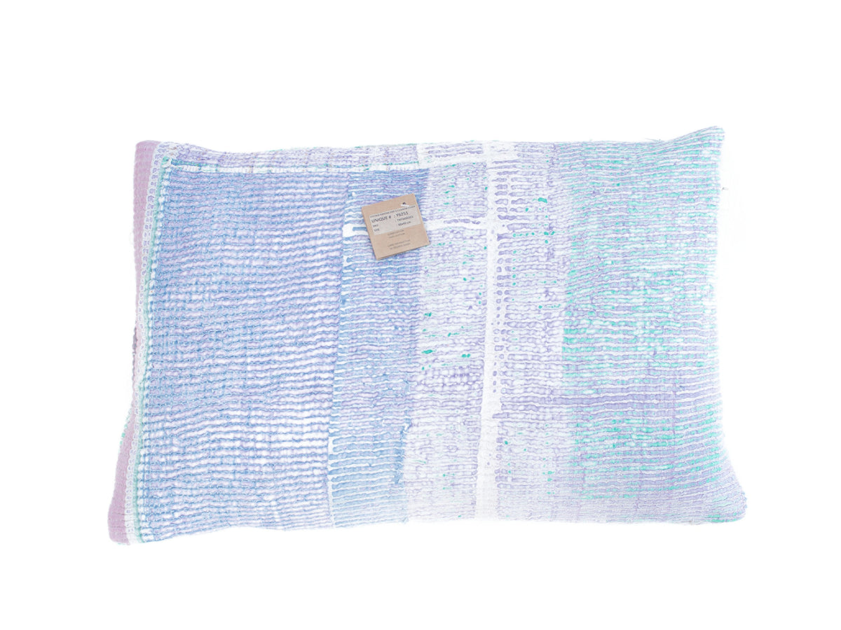 Sari pudebetræk 60x40 i varm sennepsgul farve med vintage diamantmønstre i lilla/brun og turkis – unik indisk boho pude med farverige etniske detaljer (saripuder)
