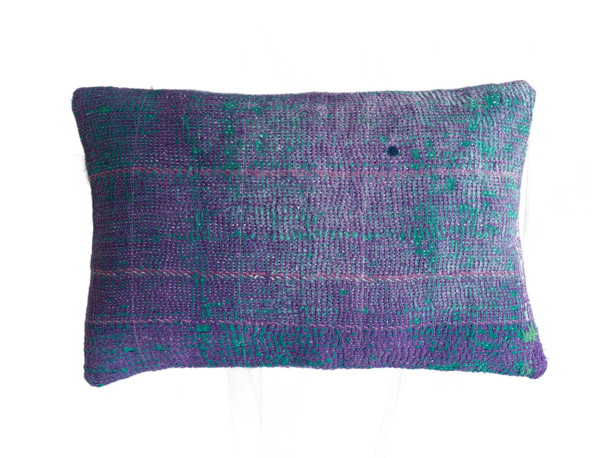 Sari pudebetræk 60x40 i vintage boho stil med farverige mønstre i navy, gul og rosa samt etnisk indisk inspireret broderi/streger på et unikt saripude-look