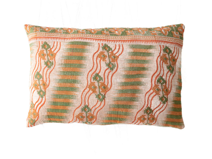 Sari pudebetræk 60x40 i beige og brun med blå/teal stribemønster og patchwork-look – unik indisk boho pude i farverige etniske tekstiler