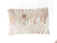 Sari pudebetræk 60x40 i vintage boho stil med farverige rød-, grå- og gule mønstre samt blomster, unika indisk pude (saripude)