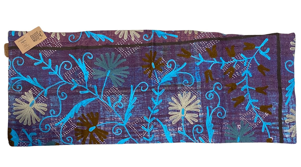 Unikt suzani pudebetrÃ¦k 50x50 cm i lilla og turkis med farverige florale mÃ¸nstre og stingdetaljer til indisk boho boheme sari pude