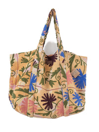 Suzani Vintage Beach dahinter