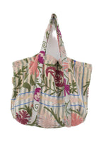 Suzani Vintage Beach dahinter