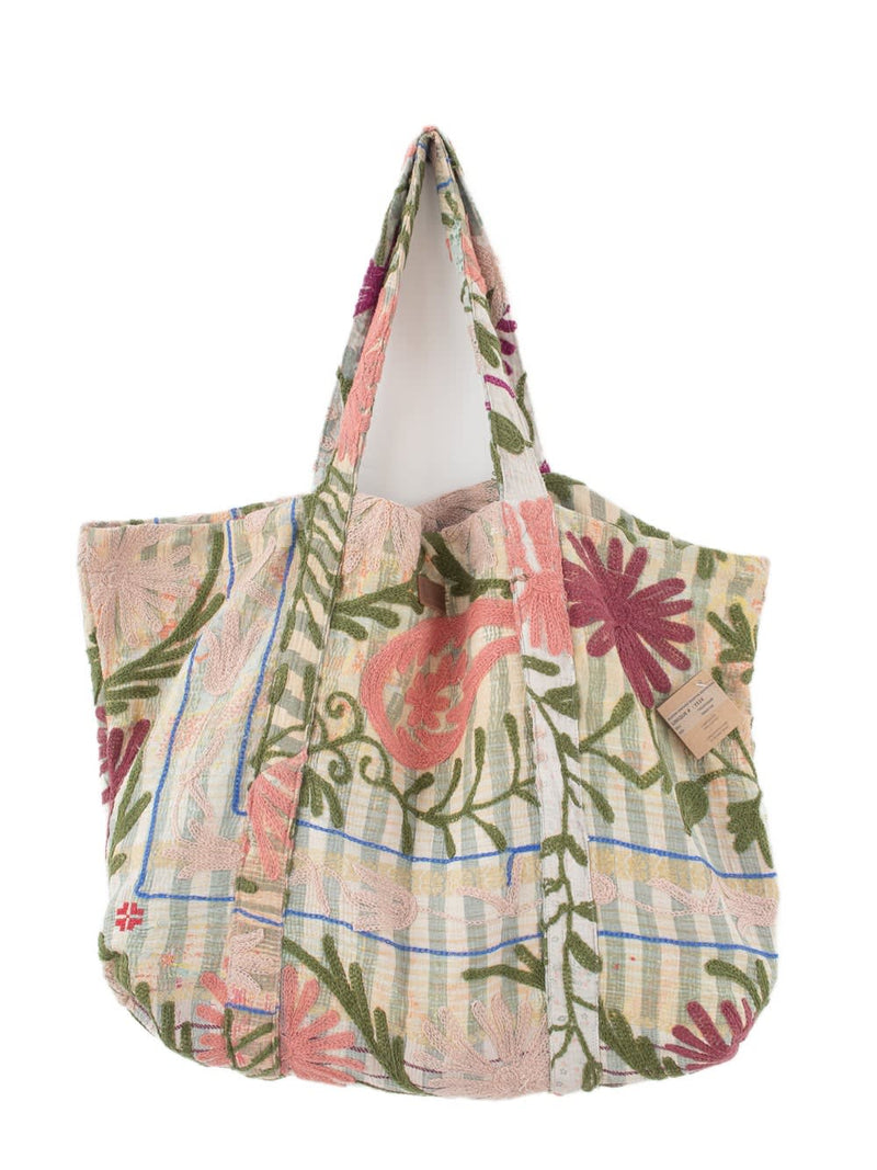 Suzani Vintage Beach dahinter
