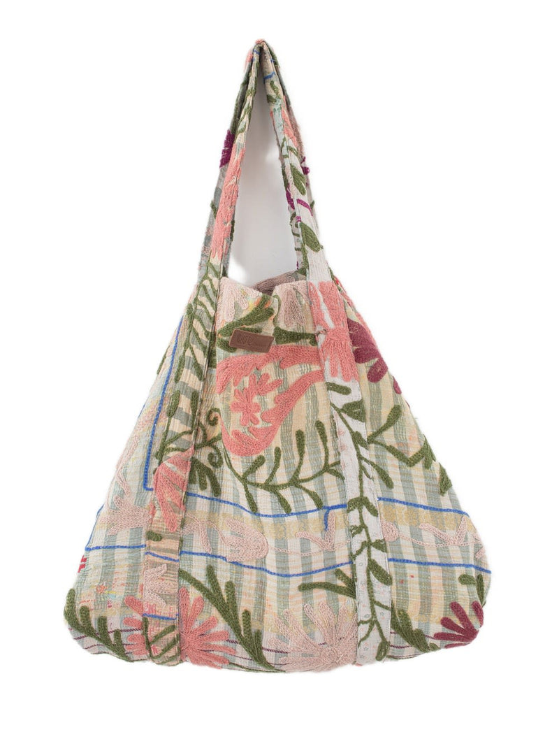 Suzani Vintage Beach dahinter