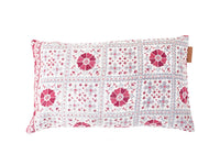 Indisk sari pudebetræk 30x50 i hvid med røde blomster og etniske mønstre, unika boho boheme saripude