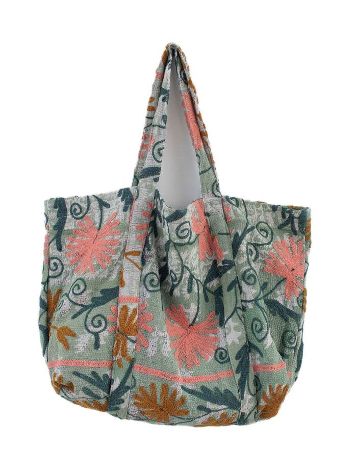 Suzani Vintage Beach dahinter