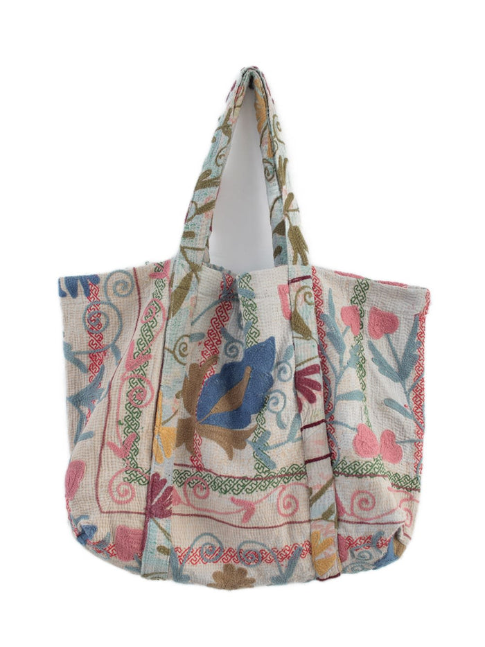 Suzani Vintage Beach dahinter