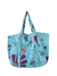 Suzani Vintage Beach dahinter