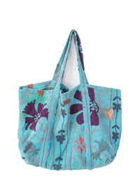 Suzani Vintage Beach dahinter