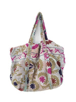 Suzani Vintage Beach dahinter