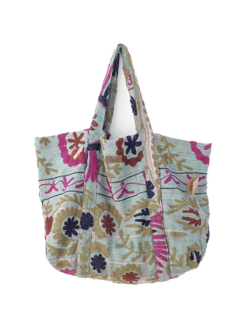 Suzani Vintage Beach dahinter