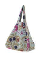 Suzani Vintage Beach dahinter