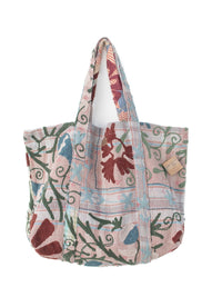 Suzani Vintage Beach dahinter