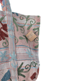 Suzani Vintage Beach dahinter