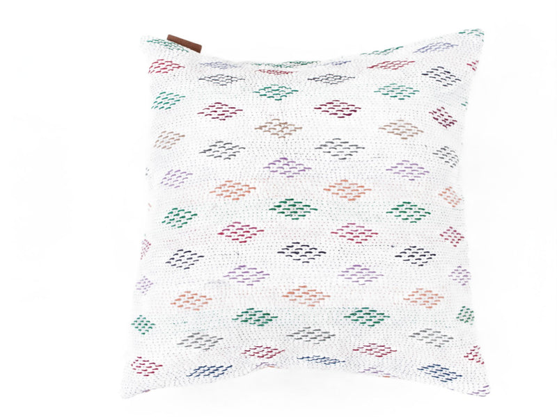 Sari-Kissenbezug 50x50 – Weiß & Rot – Quote Copenhagen Aps