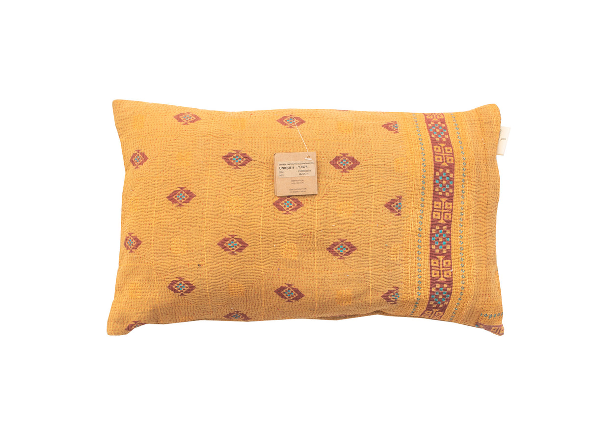 Sari pudebetræk 30x50 cm i karrygul med farverige boheme/indiske diamantmønstre og etnisk design, unika sari pude til sofa og seng