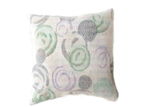 Sari-Kissenbezug 50x50 im Vintage-Boho-Stil mit Pastellfarben in Mint, Lila und Hellgrau sowie ethnischen Mustern im Patchwork-Look