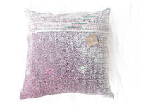 Sari pudebetræk 50x50 i lilla, hvid og grå med grønne striber og bølgemønster – unik indisk boho/vintage saripude til sofa og seng (upcycled)