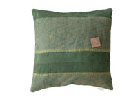 Sari pudebetræk 50x50 i unika vintage boho stil med grønt og støvet blå mønster samt guldfarvede striber i indisk saristof, saripude/pudebetræk til dekorative indiske og orientalske pudder