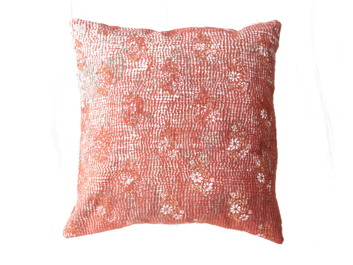 Sari pudebetræk 50x50 i rustorange med hvidt mønster og broderede detaljer – unika indisk boho/boheme sari pude i vintage stil