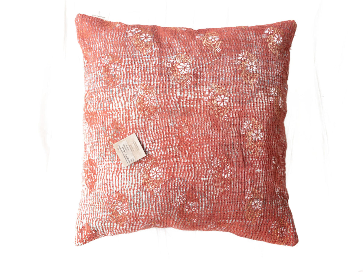 Sari pudebetræk 50x50 i rustrød og creme med dekorative blomster- og mønsterdetaljer, vintage boho indisk pudebetræk til saripuder og unika puder