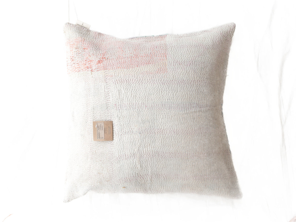 Sari-Kissenbezug 50x50 in Off-White, Hellgrau und Altrosa mit Vintage-Strukturmuster - einzigartiges indisches Boho-Kissen mit ethnischen Details.