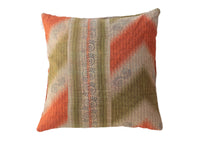 Sari-Kissenbezug 50x50 mit farbenfrohen Patchwork-Quadraten in Orange, Creme und Olivgrün sowie blauen Mustern im Boho-/Vintage-Oriental-Stil