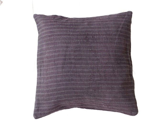 50x50 cm sari pudebetræk i mørkelilla/lilla med fine hvide striber og ternet vævemønster – unikt indisk vintage boho/saripude look