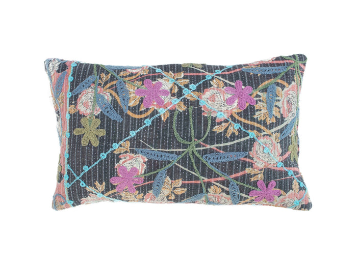 Unikt suzani pudebetrÃ¦k 30x50 cm i mÃ¸rk antracit med farverig boho orientalsk broderi og blomster i blÃ¥ pink lilla og grÃ¸nne snore