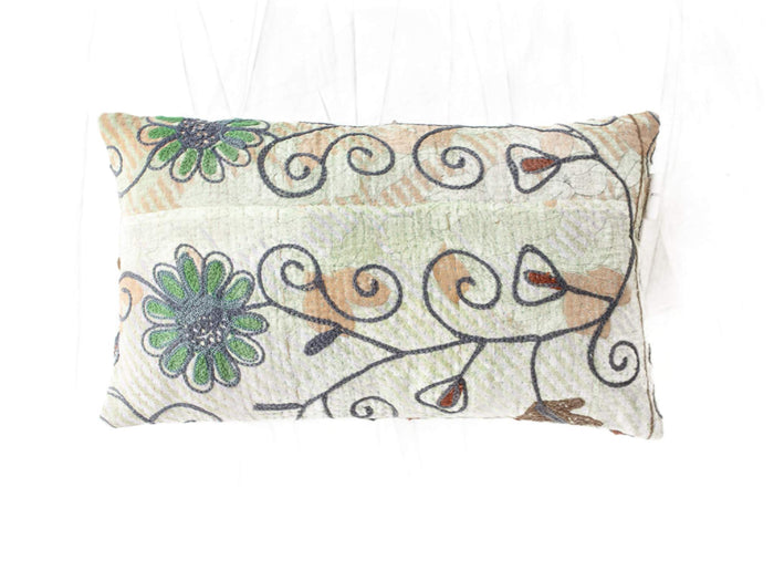 Suzani pudebetrÃ¦k 30x50 cm i creme med farverigt boheme vintage broderi og slyngende spiralmÃ¸nstre i grÃ¸n blÃ¥ og orange